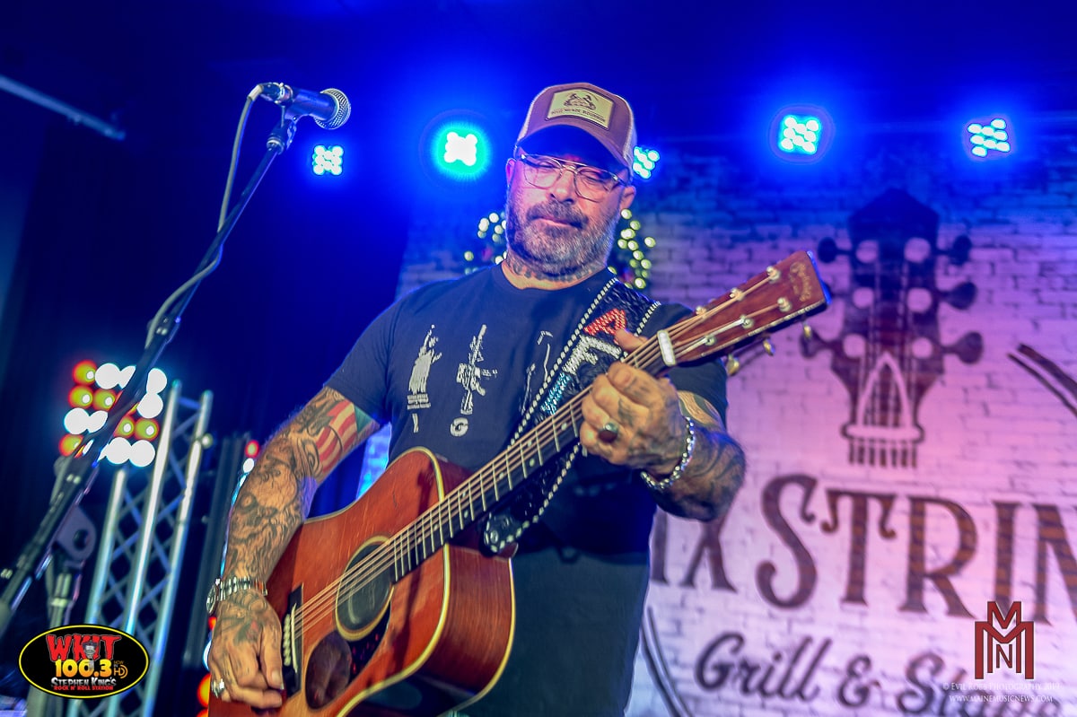 Read more about the article Aaron Lewis – Six Strings Stage and Grill – Foxborough MA – 12-20-19