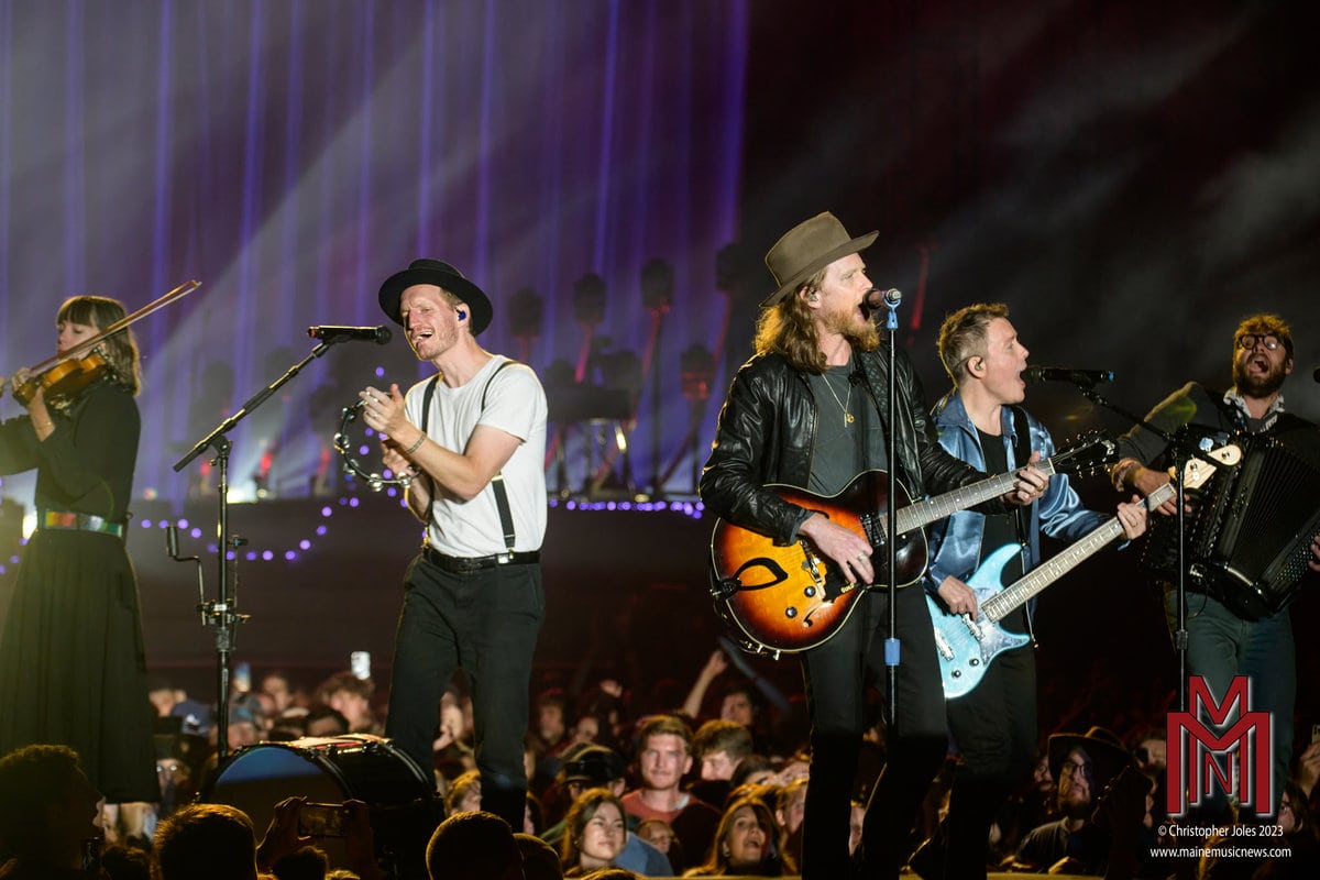 Read more about the article A Night of Heartfelt Performances by The Lumineers and James Bay at Maine Savings Amphitheater – August 16th, 2023